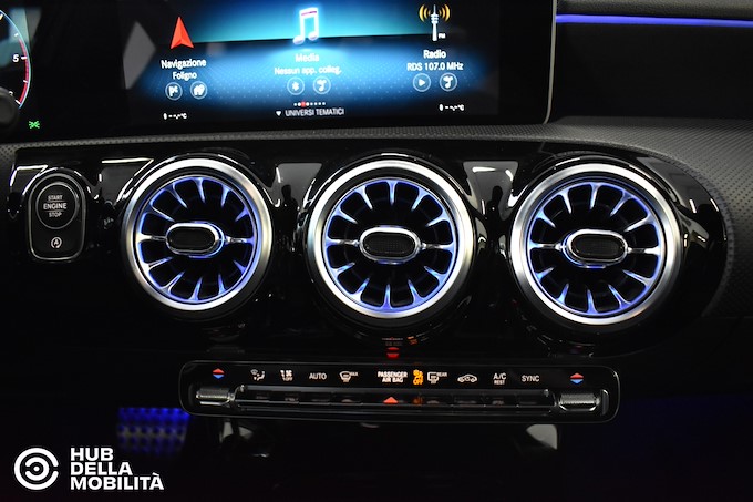 MERCEDES-BENZ A 200 d Automatic Premium